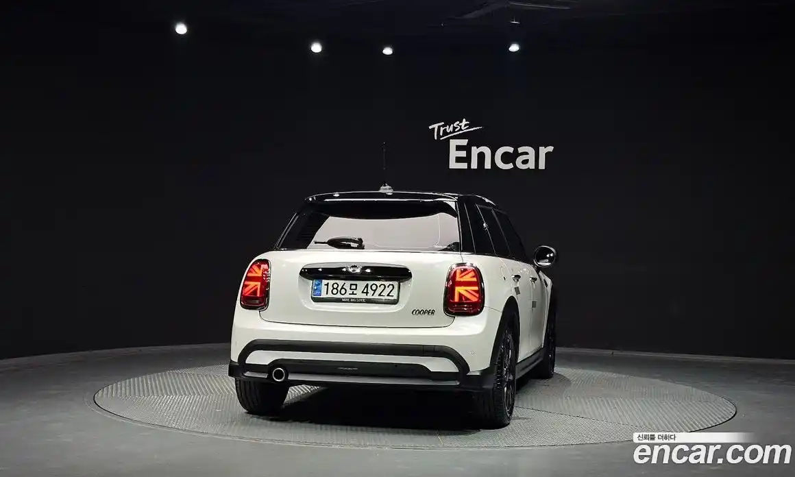 Mini Cooper 2023 1.5 автомат (гидро), фото 4