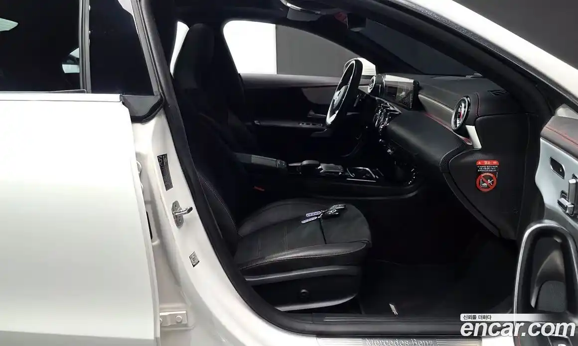 Mercedes-Benz CLA-Class 2023 2.0 гидро, фото 16
