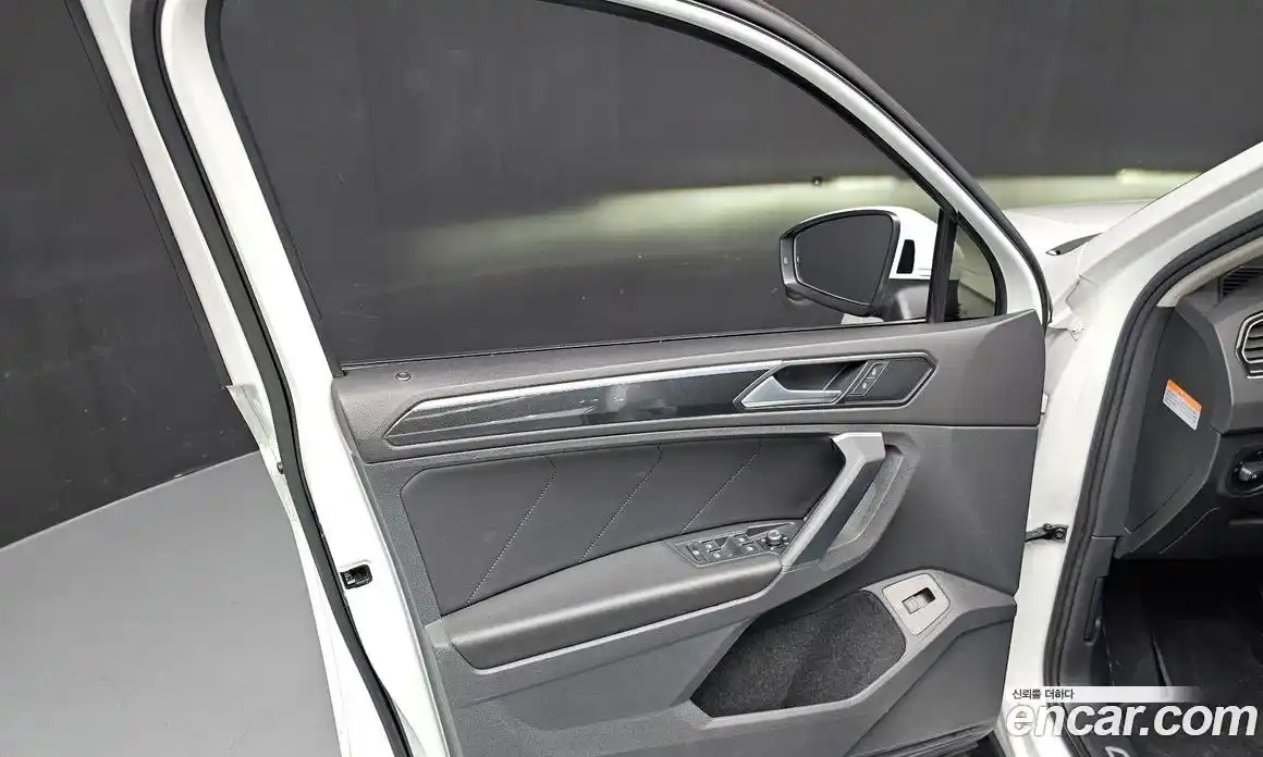 Volkswagen Tiguan 2021 2.0 автомат (гидро), фото 14