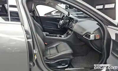 Jaguar XE 2015 2.0 автомат (гидро), миниатюра 11 Jaguar XE 2015 2.0 автомат (гидро), миниатюра 11