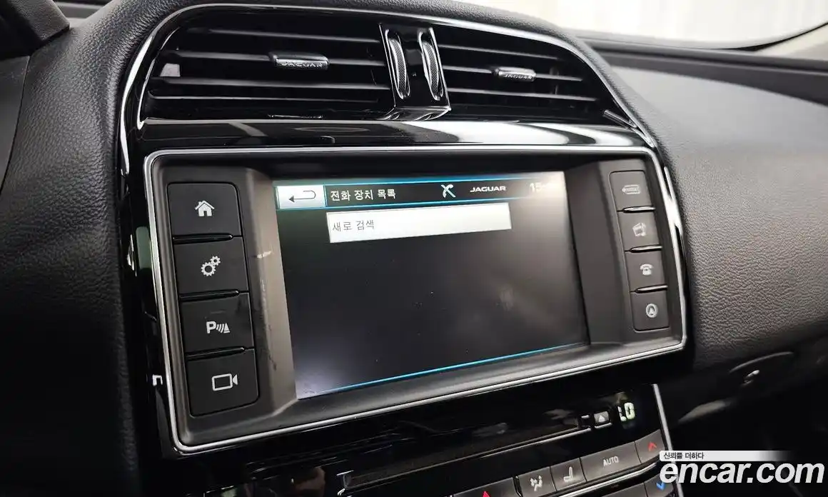 Jaguar XE 2015 2.0 автомат (гидро), фото 16 Jaguar XE 2015 2.0 автомат (гидро), фото 16