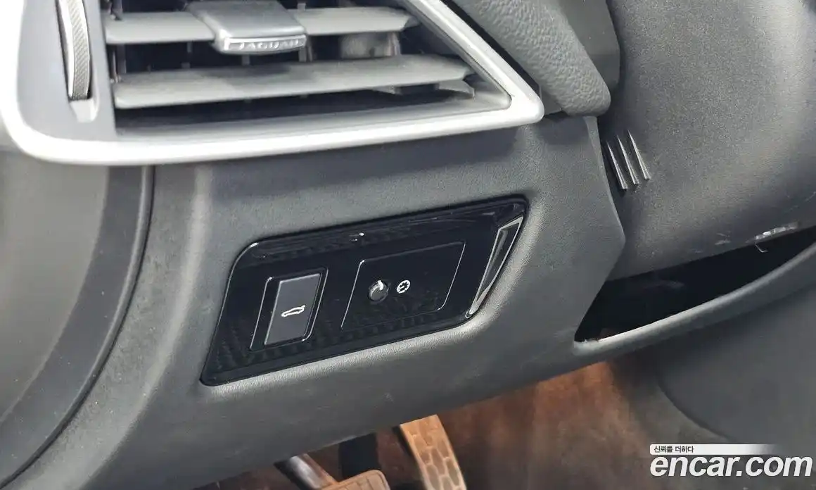 Jaguar XE 2015 2.0 автомат (гидро), фото 18 Jaguar XE 2015 2.0 автомат (гидро), фото 18