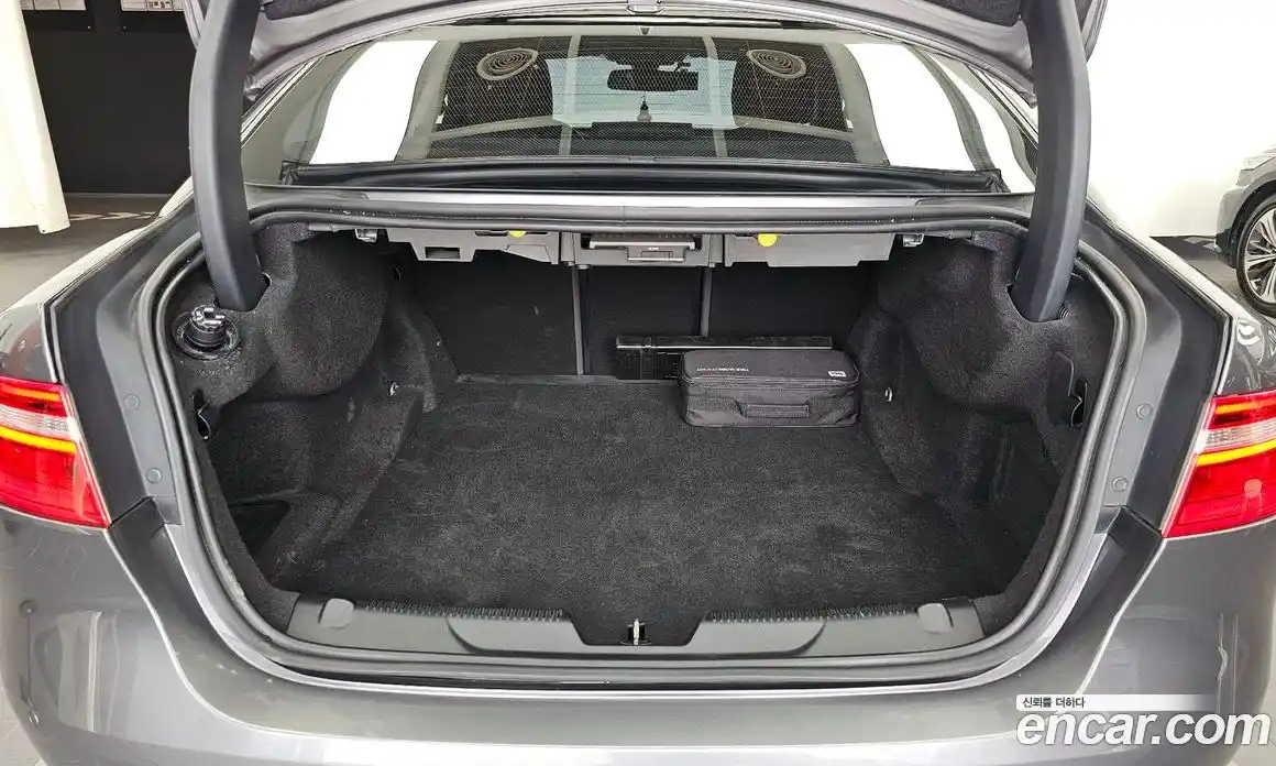 Jaguar XE 2015 2.0 автомат (гидро), фото 20 Jaguar XE 2015 2.0 автомат (гидро), фото 20
