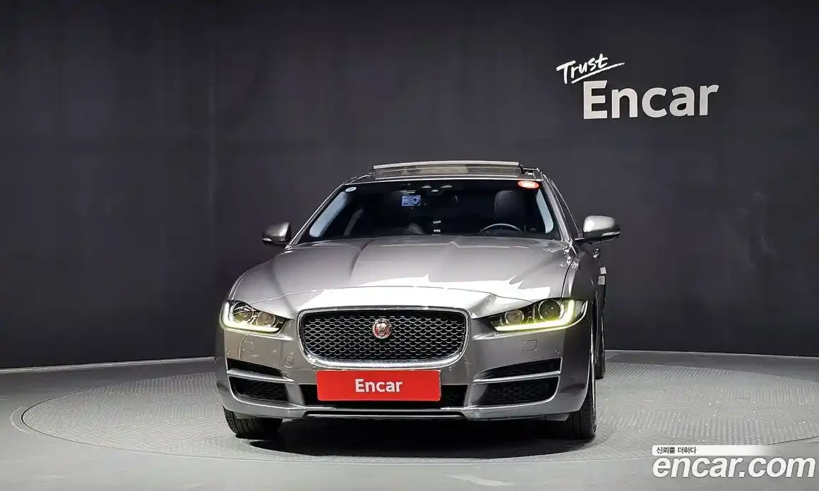 Jaguar XE 2015 2.0 автомат (гидро), фото 3 Jaguar XE 2015 2.0 автомат (гидро), фото 3