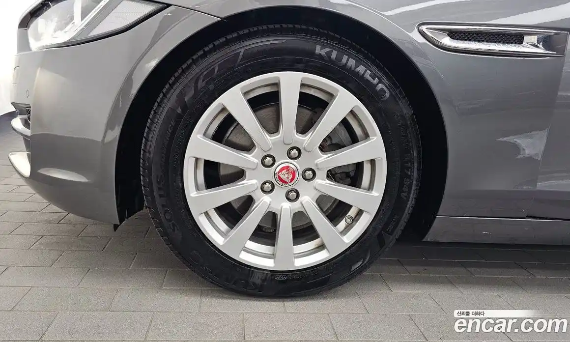 Jaguar XE 2015 2.0 автомат (гидро), фото 5 Jaguar XE 2015 2.0 автомат (гидро), фото 5