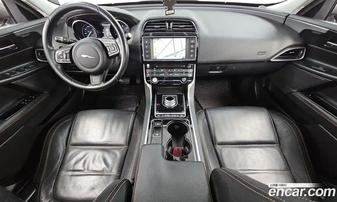 Jaguar XE 2015 2.0 автомат (гидро), фото 7 Jaguar XE 2015 2.0 автомат (гидро), фото 7