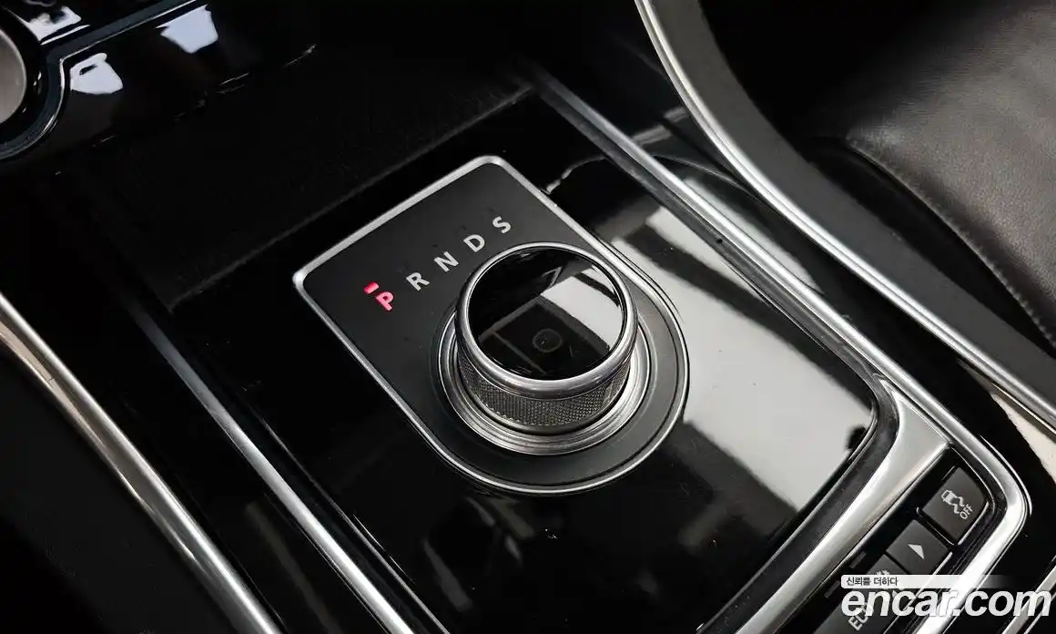 Jaguar XE 2015 2.0 автомат (гидро), фото 9 Jaguar XE 2015 2.0 автомат (гидро), фото 9