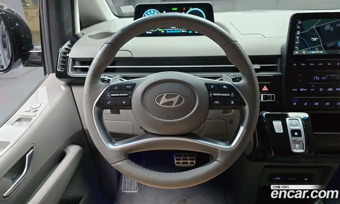 Hyundai Staria 2025 1.6 автомат (гидро), фото 13