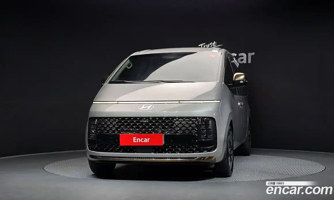 Hyundai Staria 2025 1.6 автомат (гидро), фото 3
