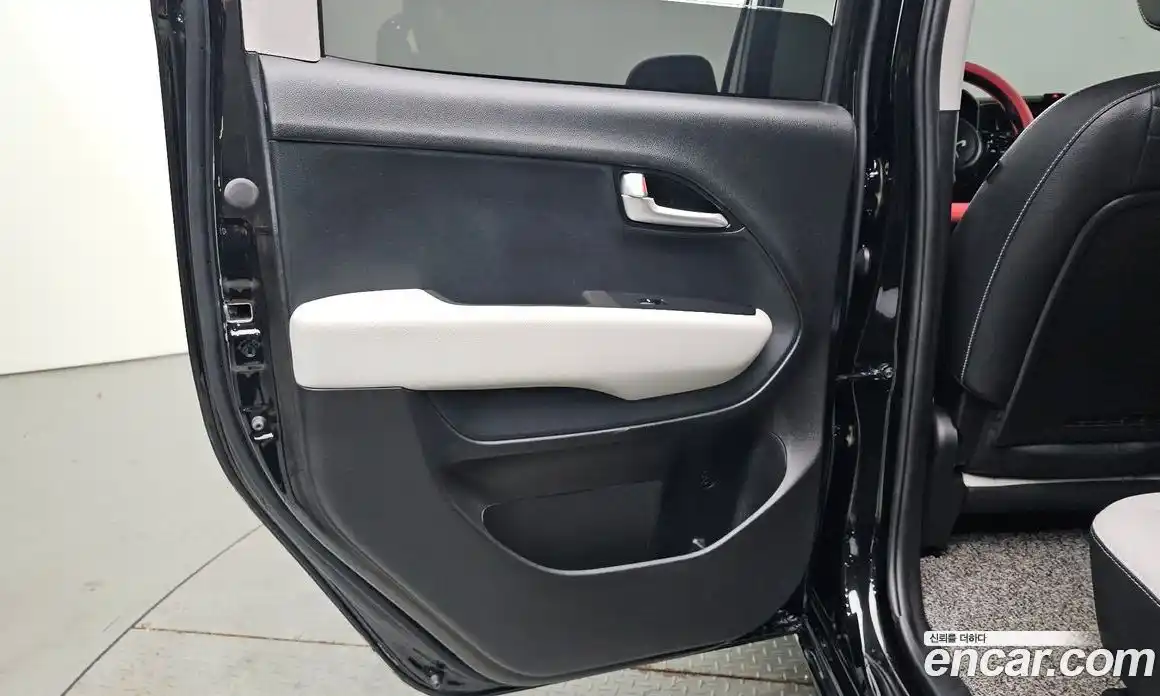 Kia Ray 2022 1.0 автомат (гидро), фото 15