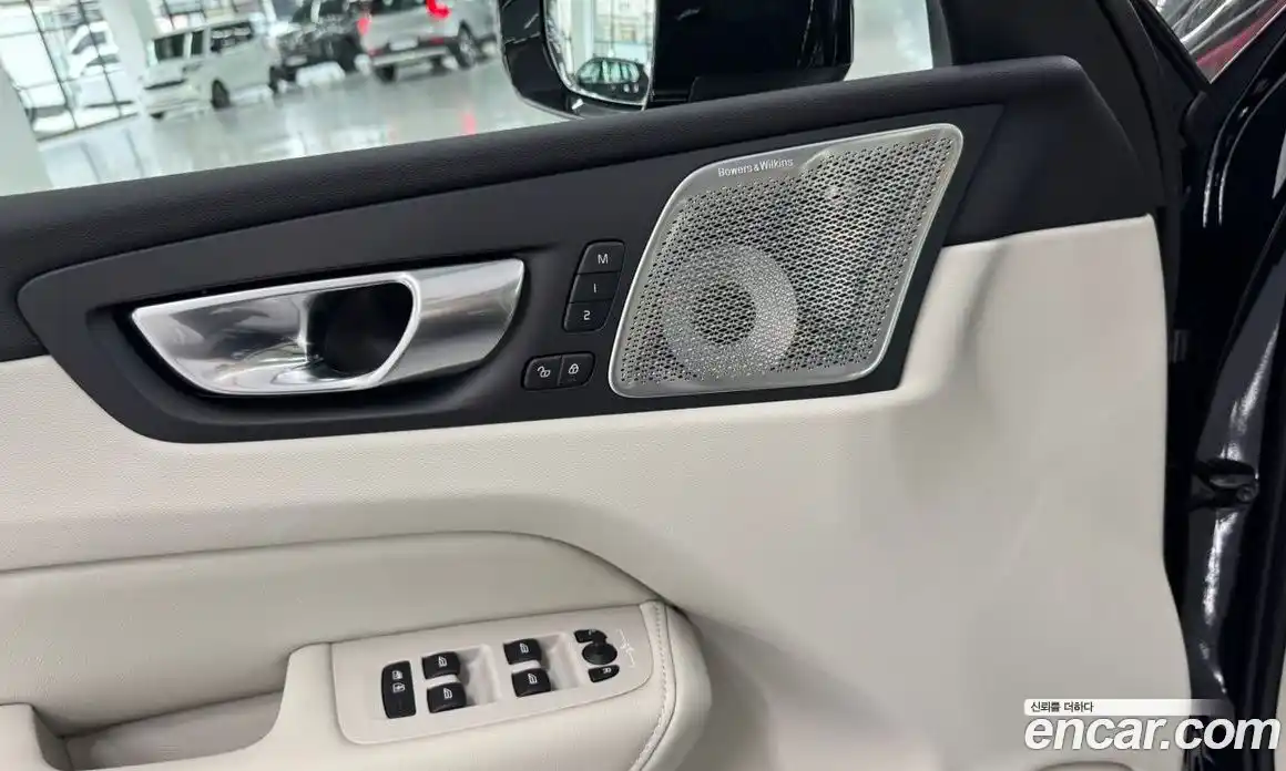 Volvo XC60 2026 2.0 автомат (гидро), фото 15