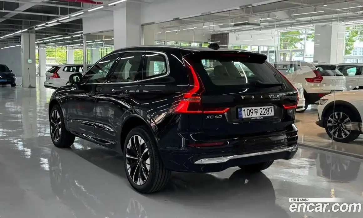 Volvo XC60 2026 2.0 автомат (гидро), фото 18