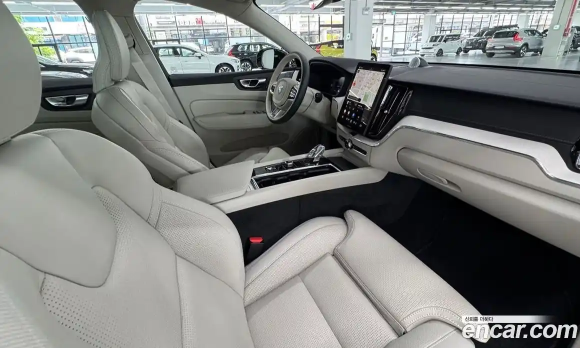 Volvo XC60 2026 2.0 автомат (гидро), фото 7