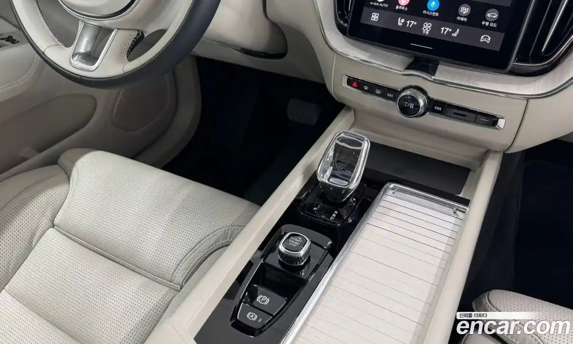 Volvo XC60 2026 2.0 автомат (гидро), фото 9