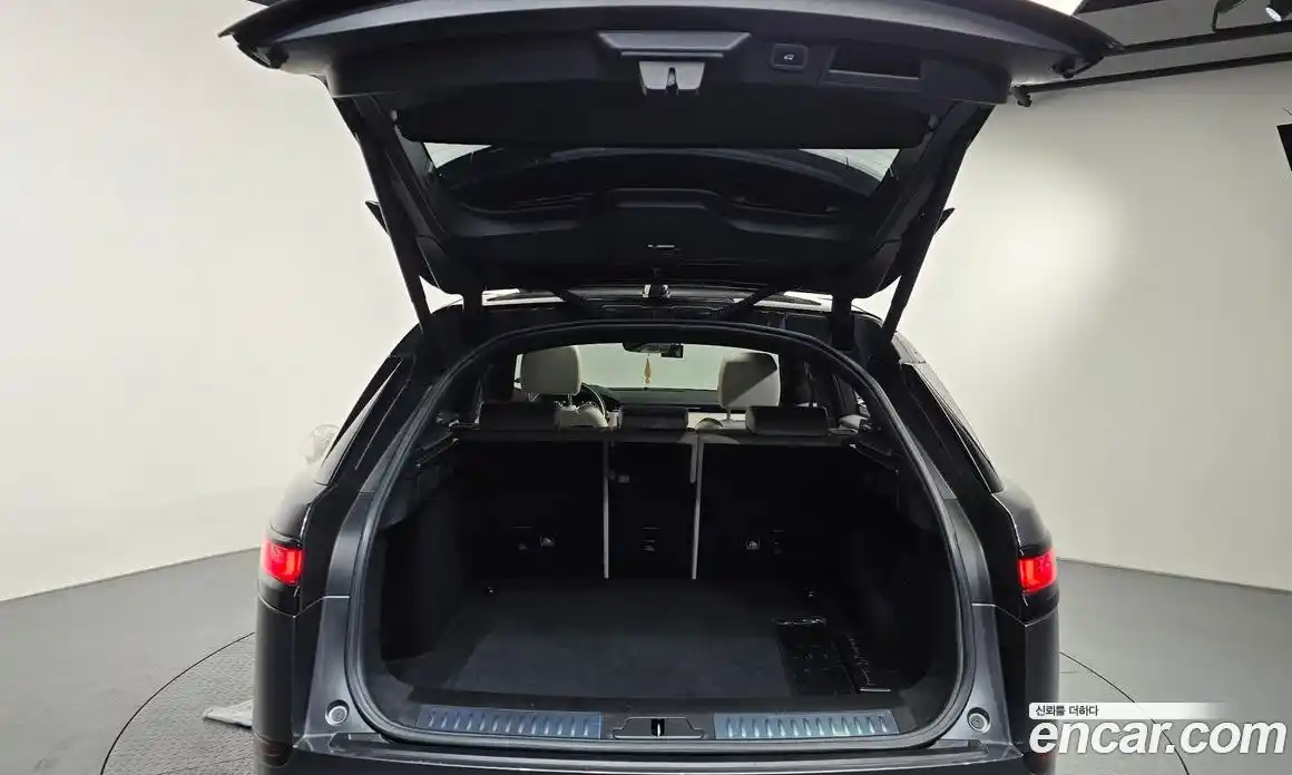 Land Rover Range Rover Velar 2018 2.0 автомат (гидро), фото 25