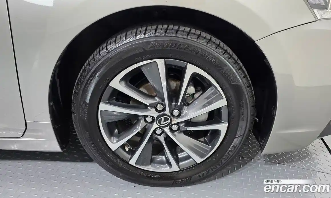 Lexus CT200h 2017 1.8 автомат (гидро), фото 5