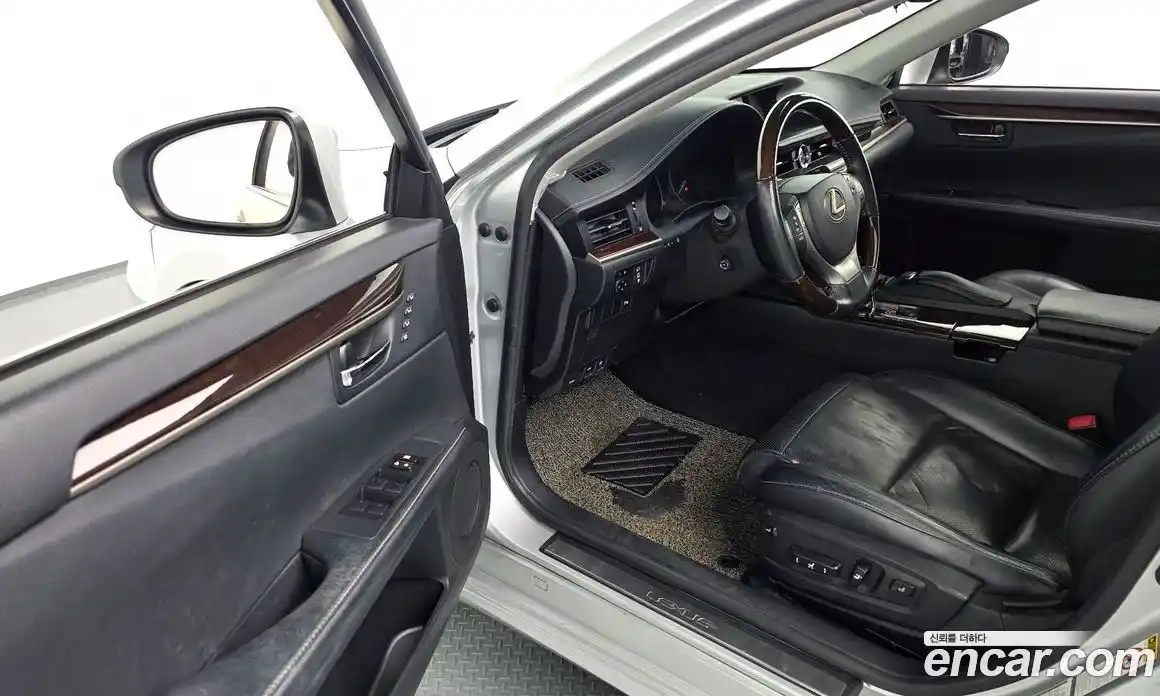 Lexus ES 2012 2.5 автомат (гидро), фото 10 Lexus ES 2012 2.5 автомат (гидро), фото 10