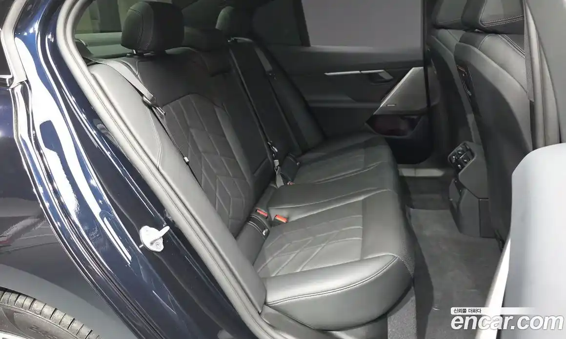 BMW 5 серия 2025 2.0 автомат (гидро), фото 12
