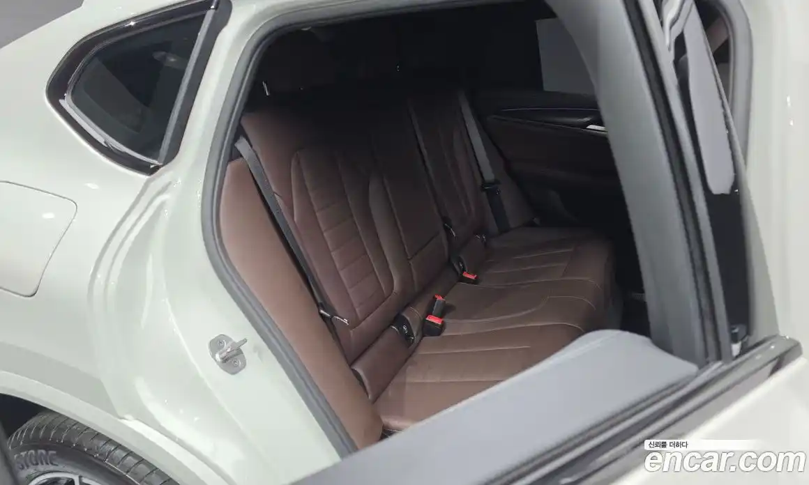 BMW X4 2023 2.0 автомат (гидро), фото 11