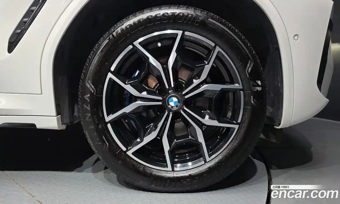 BMW X4 2023 2.0 автомат (гидро), фото 5