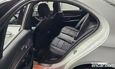 Mercedes-Benz E-Class 2022 2.0 автомат (гидро), миниатюра 11