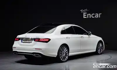 Mercedes-Benz E-Class 2022 2.0 автомат (гидро), миниатюра 2