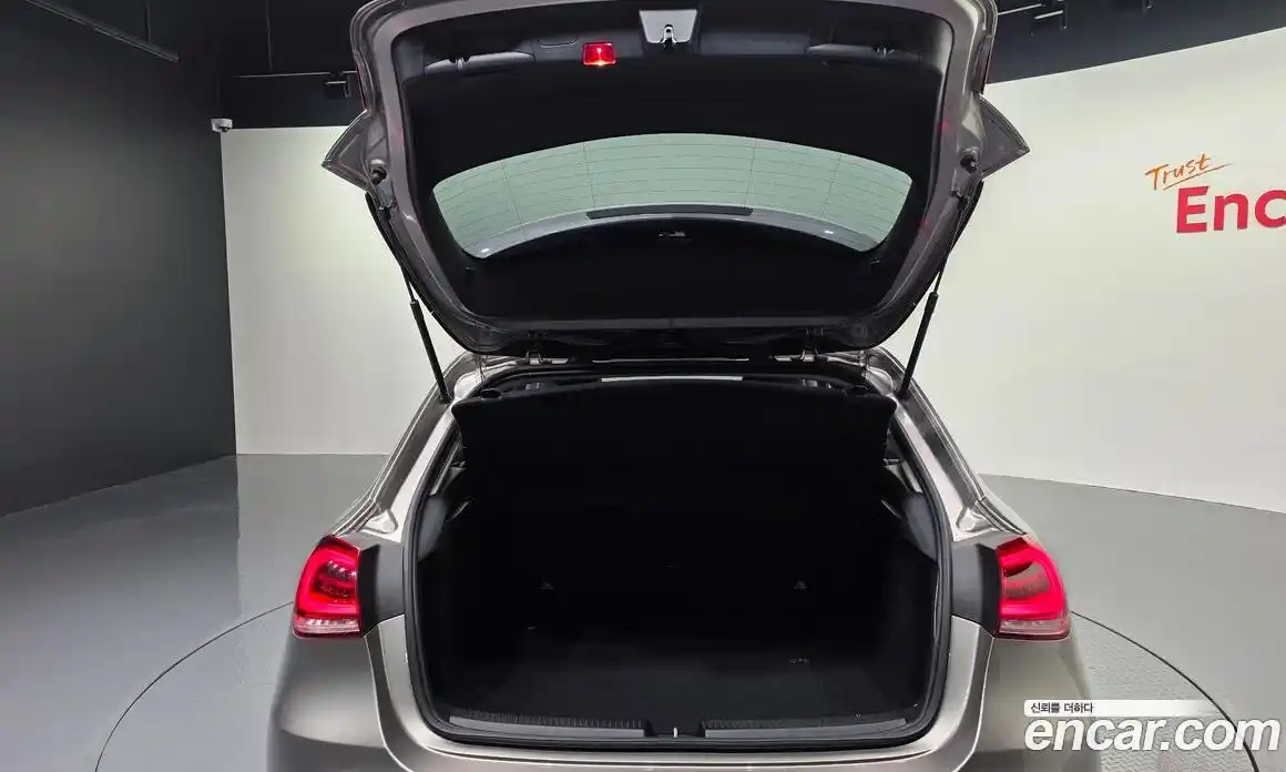 Mercedes-Benz A-Class 2019 2.0 гидро, фото 30 Mercedes-Benz A-Class 2019 2.0 гидро, фото 30