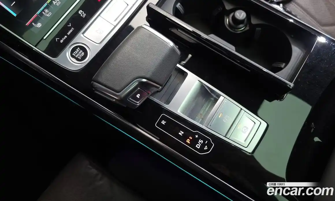 Audi A8 2023 3.0 автомат (гидро), фото 11