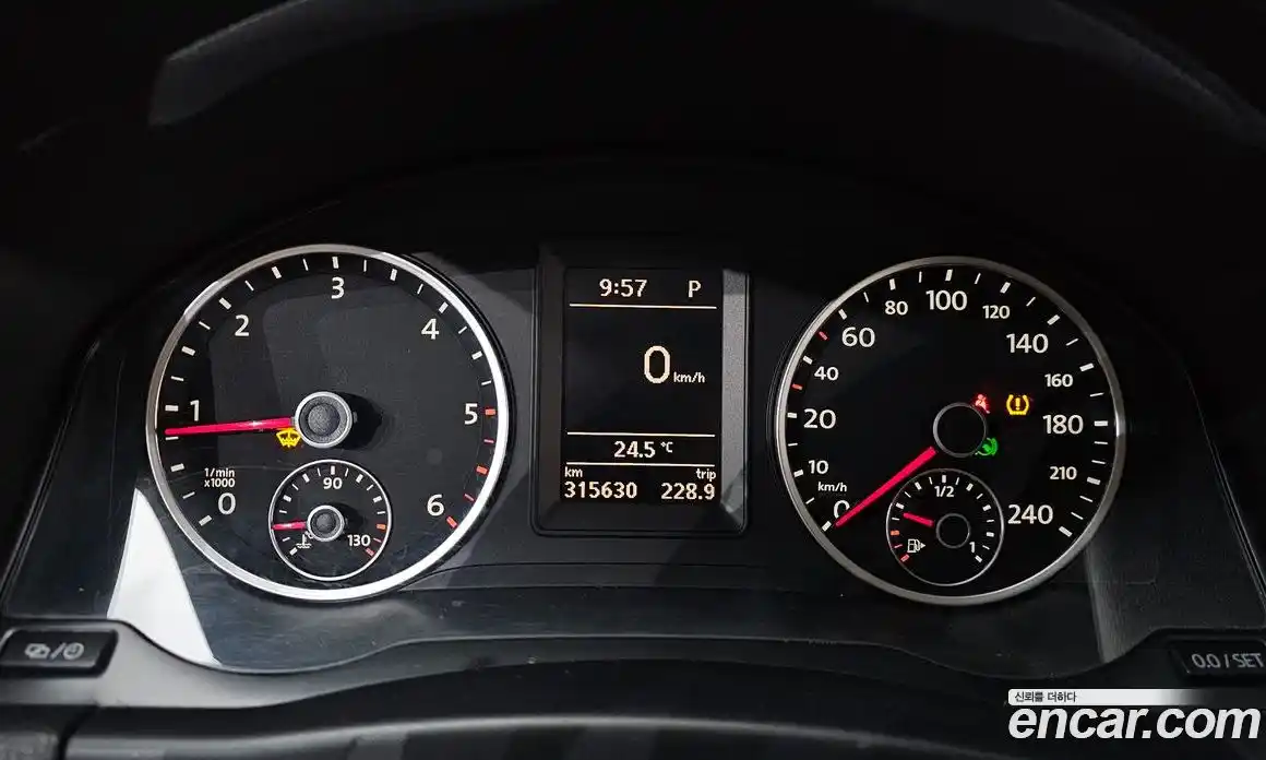 Volkswagen Tiguan 2012 2.0 автомат (гидро), фото 11
