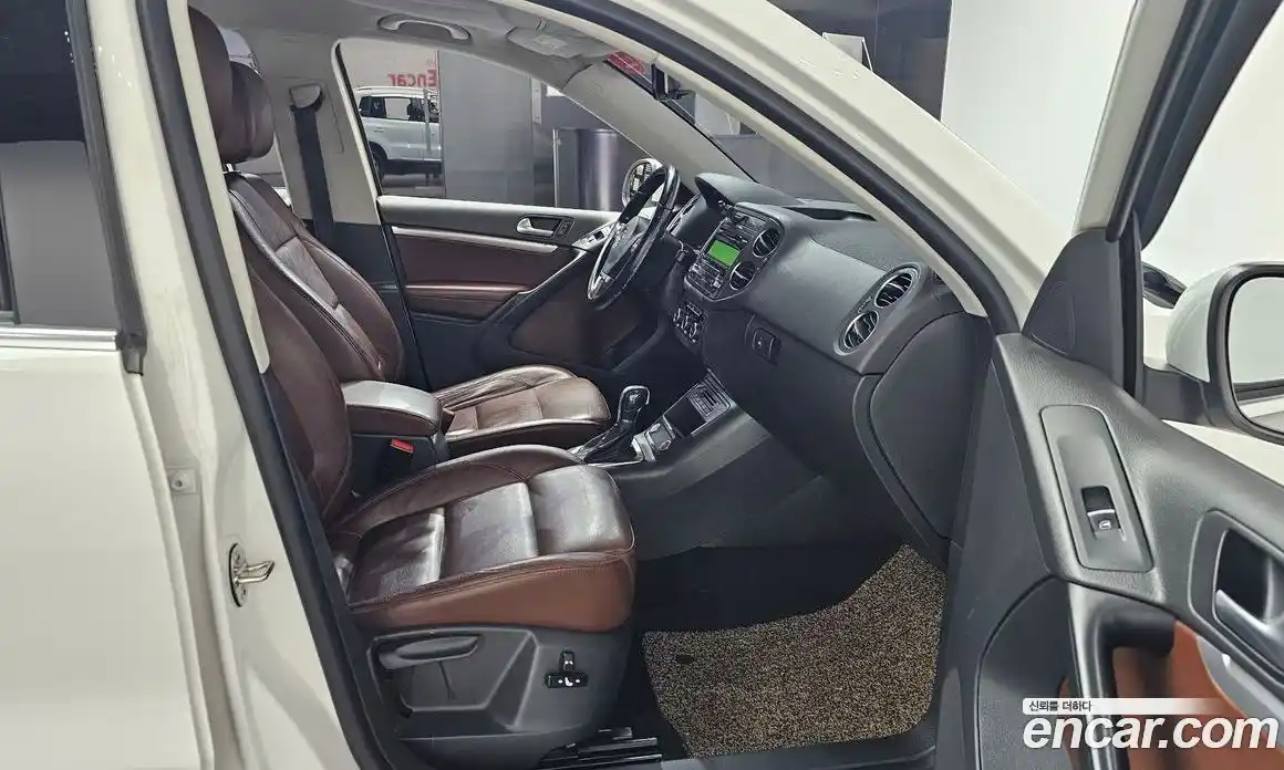 Volkswagen Tiguan 2012 2.0 автомат (гидро), фото 16