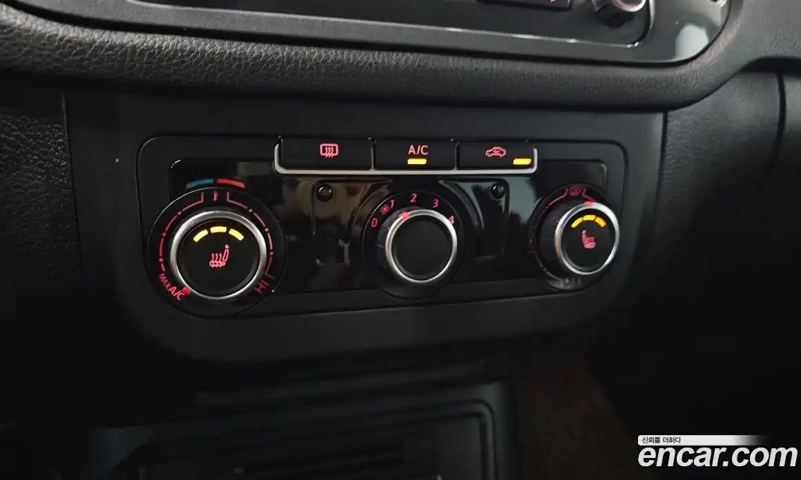 Volkswagen Tiguan 2012 2.0 автомат (гидро), фото 24