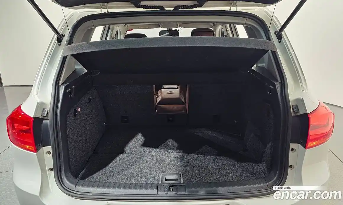 Volkswagen Tiguan 2012 2.0 автомат (гидро), фото 26