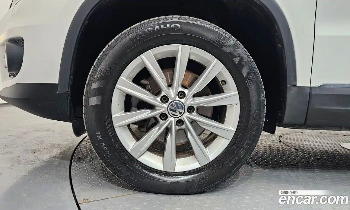 Volkswagen Tiguan 2012 2.0 автомат (гидро), фото 5
