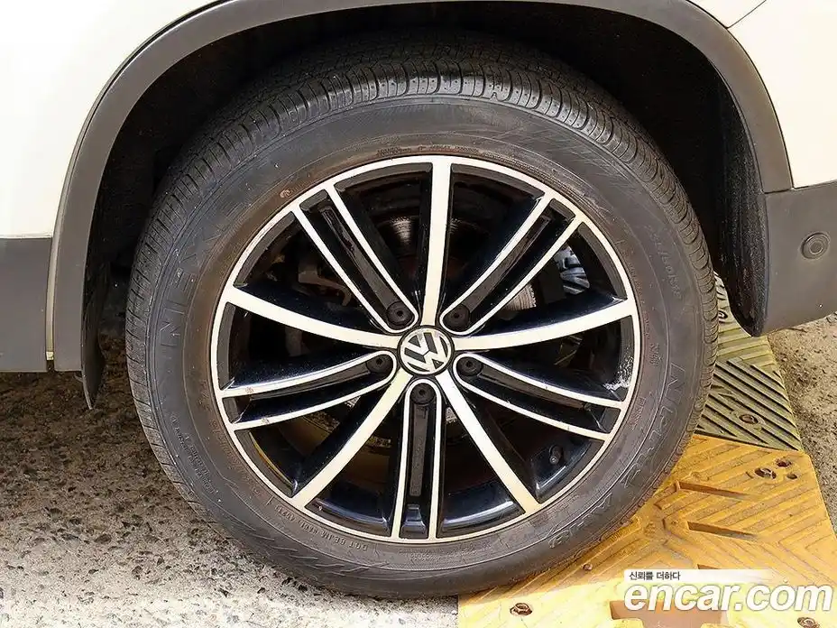 Volkswagen Tiguan 2014 2.0 автомат (гидро), фото 18