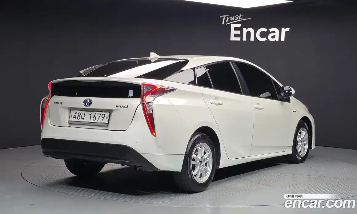 Toyota Prius 2018 1.8 автомат (гидро), фото 2 Toyota Prius 2018 1.8 автомат (гидро), фото 2