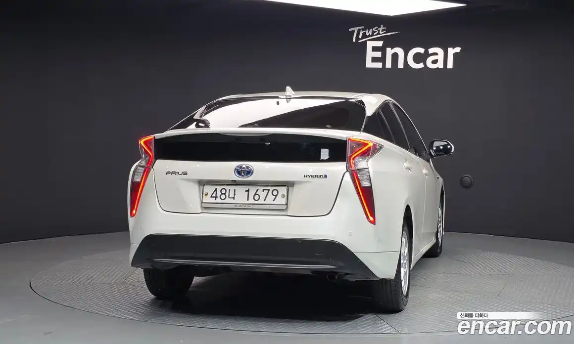 Toyota Prius 2018 1.8 автомат (гидро), фото 4 Toyota Prius 2018 1.8 автомат (гидро), фото 4