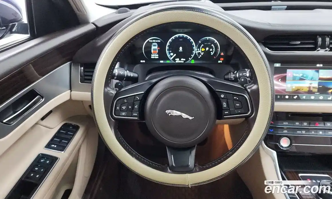 Jaguar XF 2016 2.0 автомат (гидро), фото 14 Jaguar XF 2016 2.0 автомат (гидро), фото 14