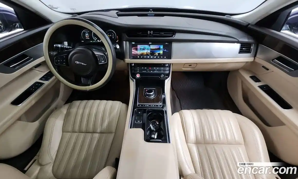Jaguar XF 2016 2.0 автомат (гидро), фото 7 Jaguar XF 2016 2.0 автомат (гидро), фото 7