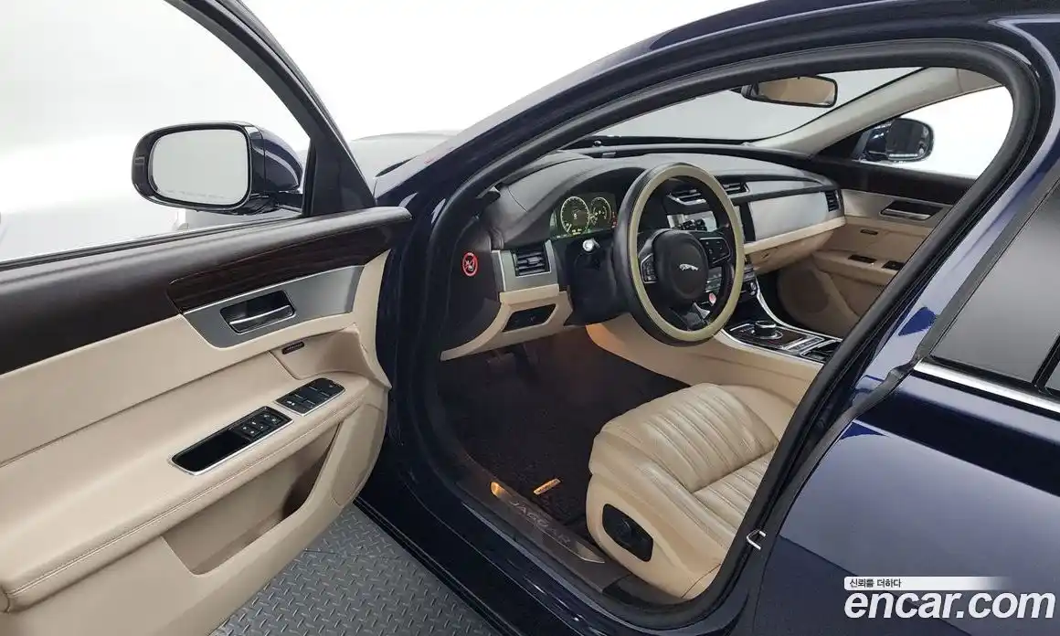 Jaguar XF 2016 2.0 автомат (гидро), фото 10 Jaguar XF 2016 2.0 автомат (гидро), фото 10