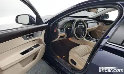 Jaguar XF 2016 2.0 автомат (гидро), миниатюра 10 Jaguar XF 2016 2.0 автомат (гидро), миниатюра 10