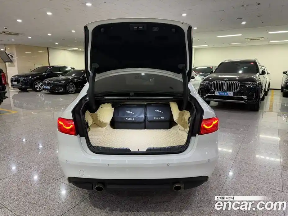 Jaguar XF 2018 2.0 автомат (гидро), фото 19 Jaguar XF 2018 2.0 автомат (гидро), фото 19