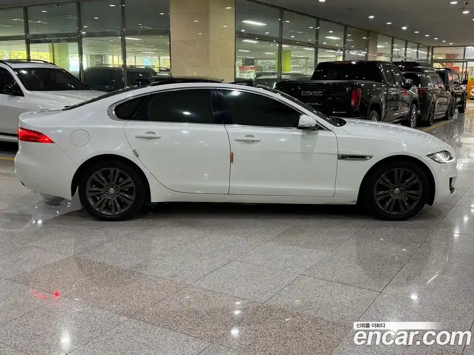 Jaguar XF 2018 2.0 автомат (гидро), фото 5 Jaguar XF 2018 2.0 автомат (гидро), фото 5