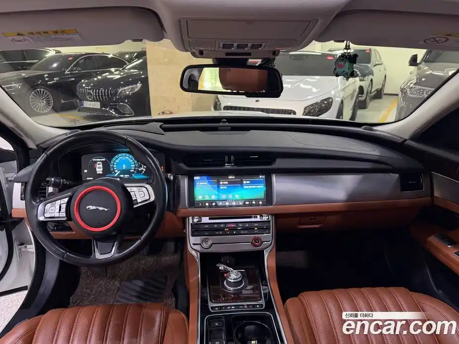 Jaguar XF 2018 2.0 автомат (гидро), фото 8 Jaguar XF 2018 2.0 автомат (гидро), фото 8