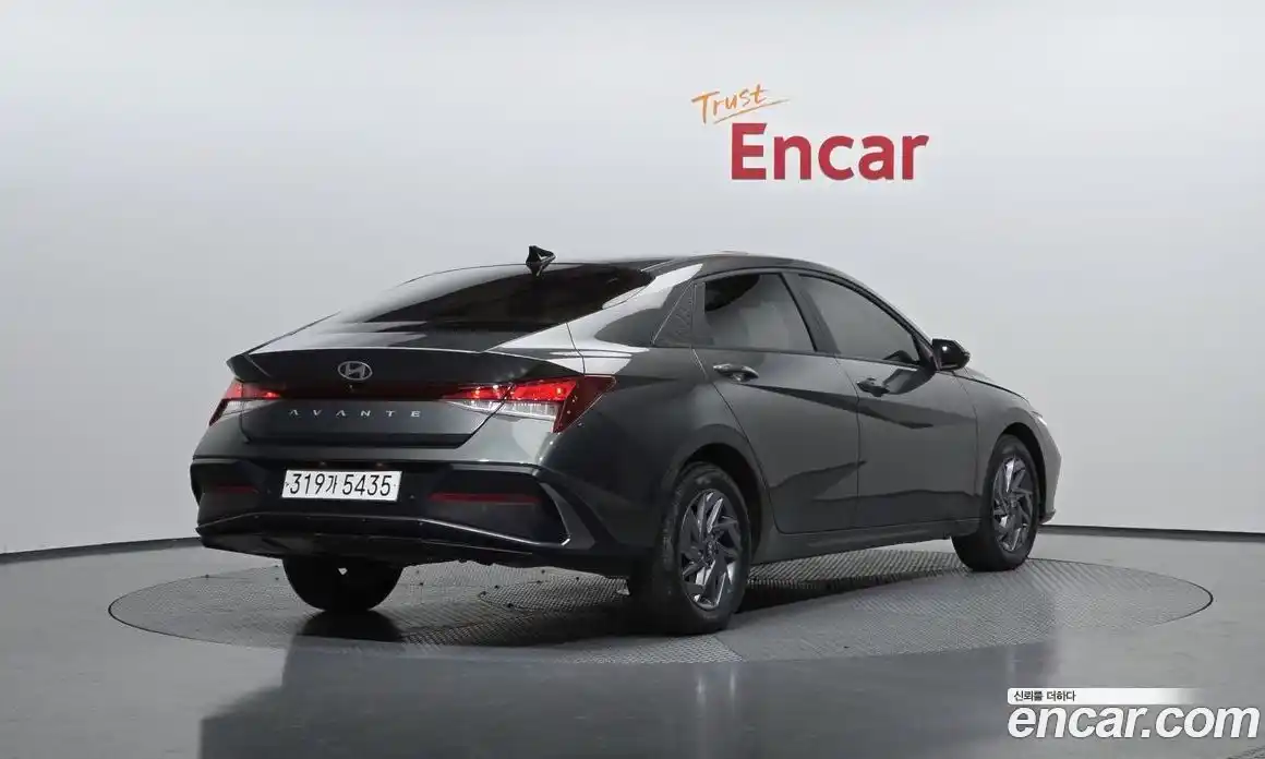 Hyundai Avante 2024 1.6 автомат (гидро), фото 2