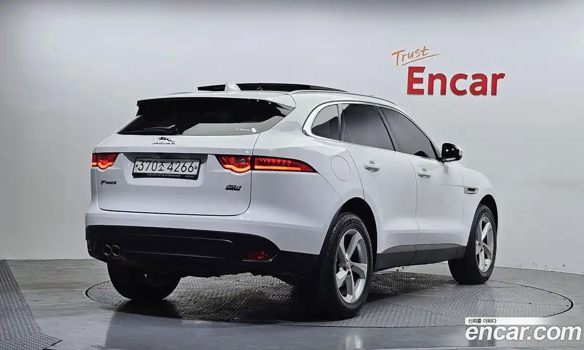 Jaguar F-Pace 2019 2.0 автомат (гидро), фото 2 Jaguar F-Pace 2019 2.0 автомат (гидро), фото 2