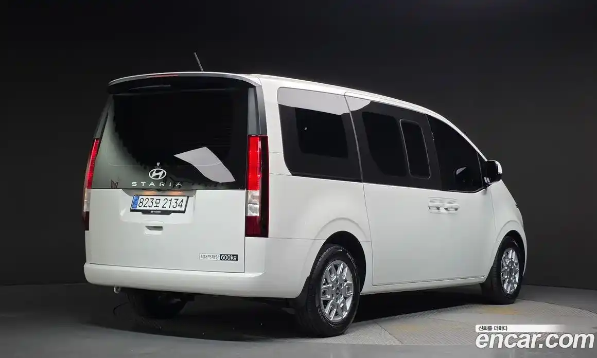 Hyundai Staria 2025 2.2 автомат (гидро), фото 2