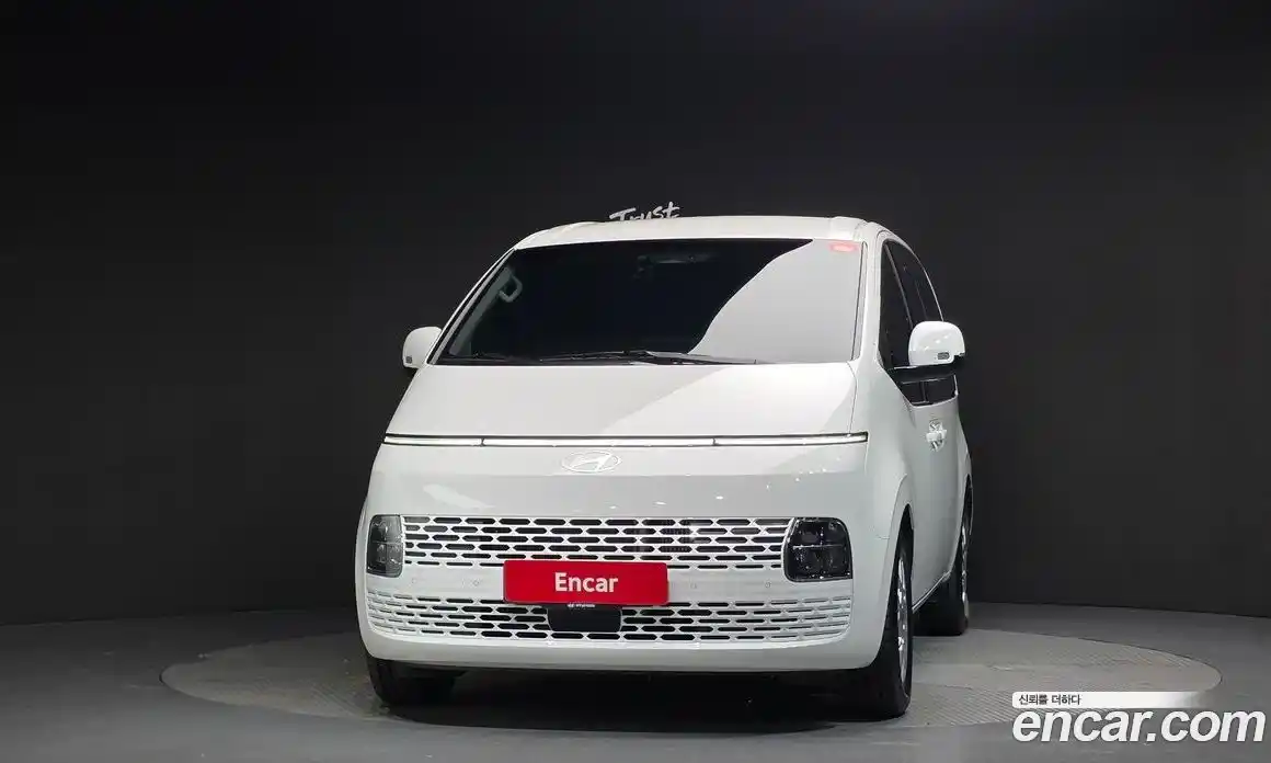 Hyundai Staria 2025 2.2 автомат (гидро), фото 3