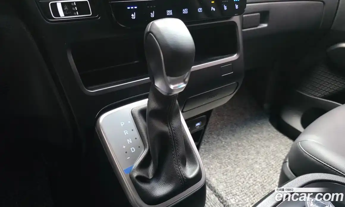 Hyundai Staria 2025 2.2 автомат (гидро), фото 9
