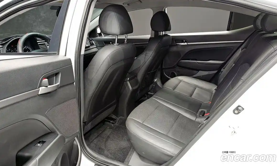 Hyundai Avante 2016 1.6 автомат (гидро), фото 11