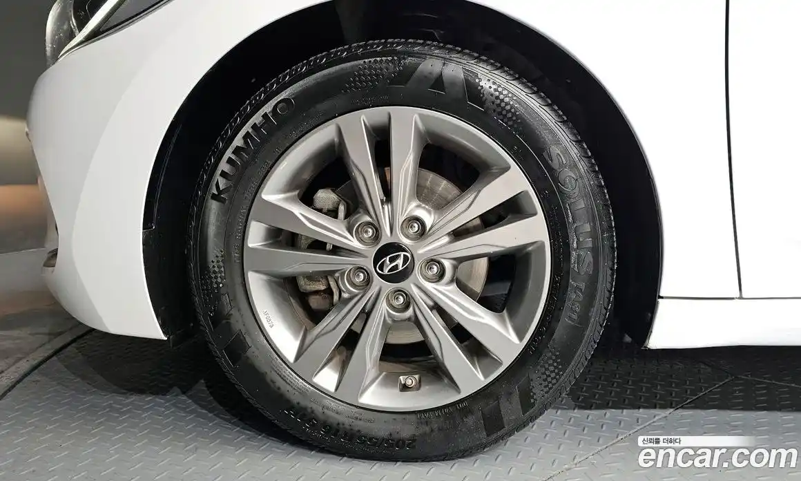 Hyundai Avante 2016 1.6 автомат (гидро), фото 5